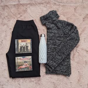 Merona Black and White turtleneck sweater